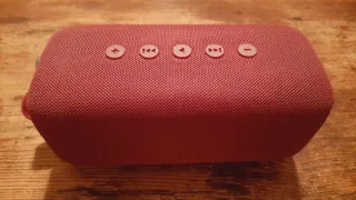 Altavoz Rockbox Bold M. Resistente al agua IPX7.