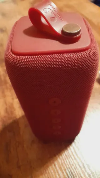 Altavoz Rockbox Bold M. Resistente al agua IPX7.