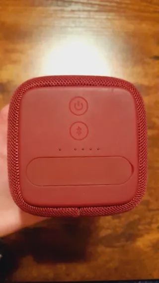 Altavoz Rockbox Bold M. Resistente al agua IPX7.