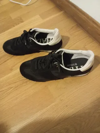 Zapatillas negras STR