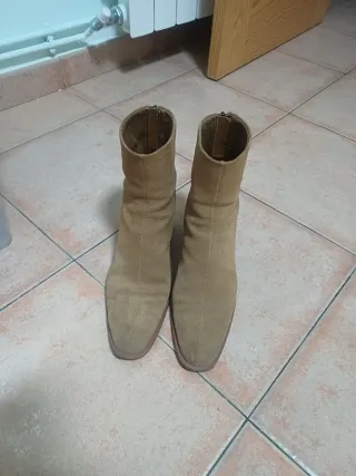 Botas tacón ante beige talla 40
