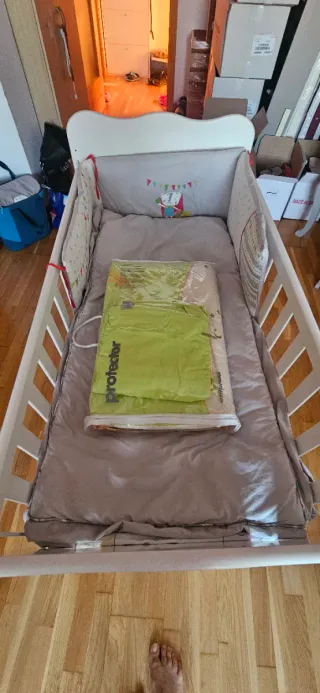 Cuna MICUNA madera blanca + Colchón en (Pamplona)