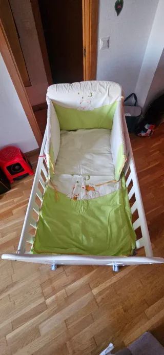 Cuna MICUNA madera blanca + Colchón en (Pamplona)