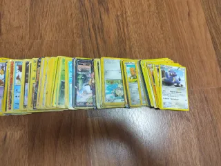 Tazos y cartas Pokémon antiguas 200 cartas aprox..