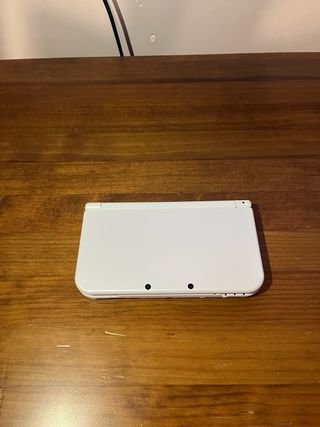 NEW Nintendo 3DS XL + Juego + Estuche + Cargador