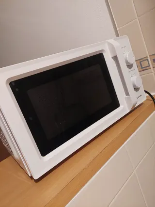 Microondas blanco UNKEL