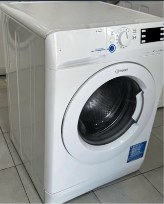 LAVADORA INDESIT DE 9 KILOS DE 1400RPM