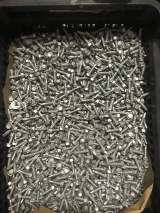 Restos de stock tornillos