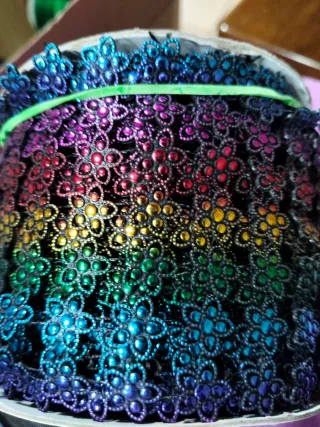 Mercería cinta con abalorios