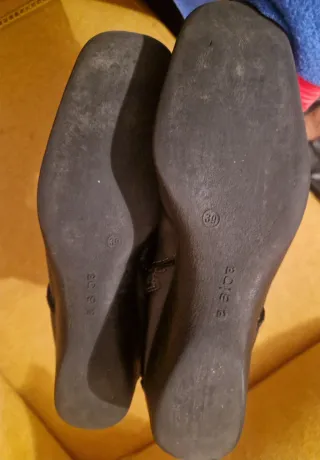 Stivali alti in pelle nera da donna