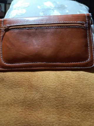 Cartera de piel repujado