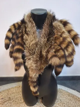 Collo pelliccia marrone e nero