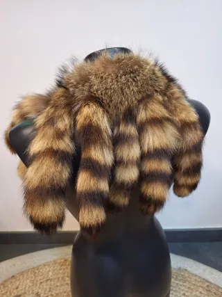 Collo pelliccia marrone e nero