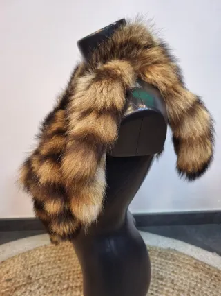 Collo pelliccia marrone e nero