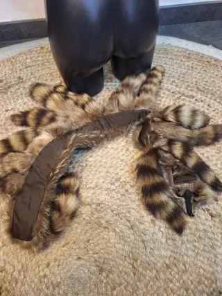 Collo pelliccia marrone e nero