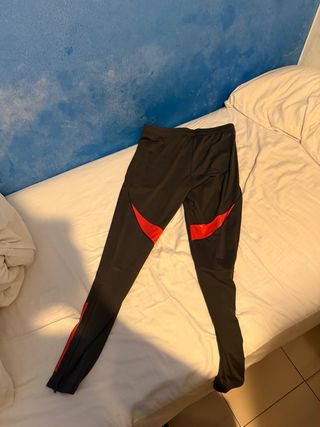 Pantalón Liverpool largo negro/rojo Talla M