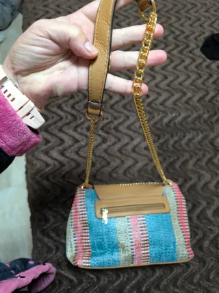 Bolso tejido multicolor con solapa
