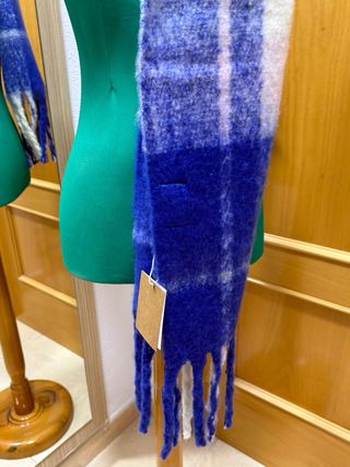 Bufanda a cuadros azul y blanco