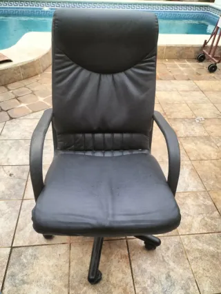 1 Sillón de despacho con ruedas y 2 fijos