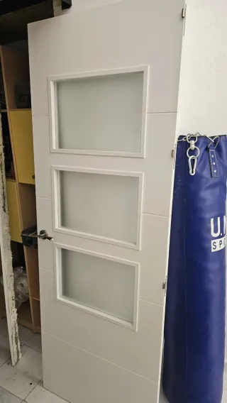 Puerta blanca cristales 72'5cm