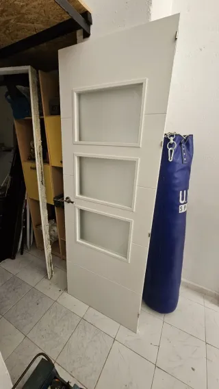 Puerta blanca cristales 72'5cm