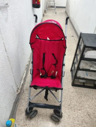 Carro de paseo para bebé color rojo