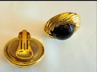 Pendientes vintage dorados con perla negra