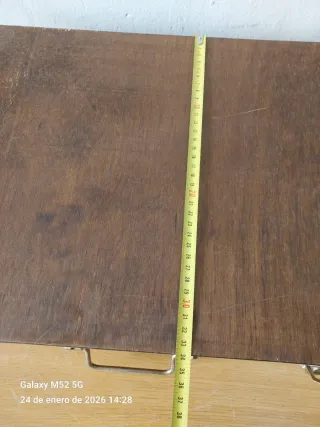 Caja de madera antigua con herrajes