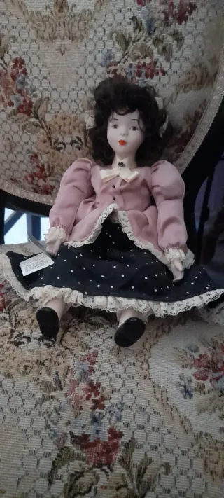 Muñeca de porcelana y trapo antigua