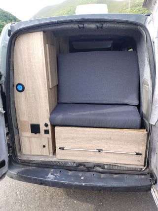 Se vende Renault Kangoo del año 2007 camperizada.