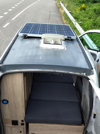 Se vende Renault Kangoo del año 2007 camperizada.