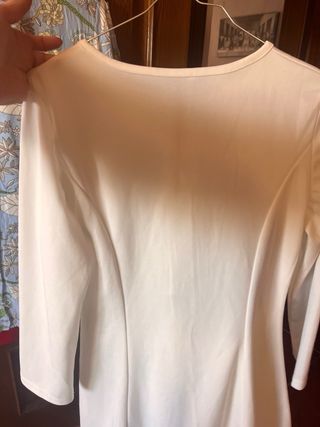 Vestido negro con estampado floral multicolor