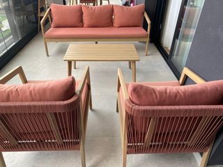 Conjunto terraza: sofá, sillones y mesa