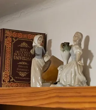 Figurita Lladro Porcelana Mujer Jarrón