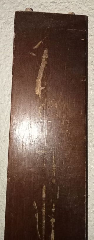 Cama antigua de madera oscura