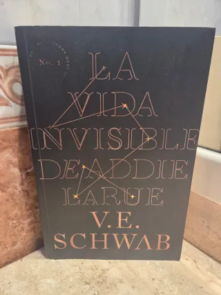 La vida invisible de Addie LaRue (Spanish Edition)