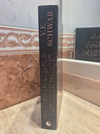 La vida invisible de Addie LaRue (Spanish Edition)