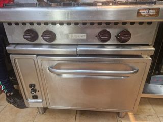 Fornello professionale a gas con forno