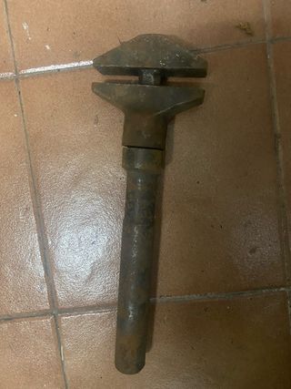Llave inglesa antigua