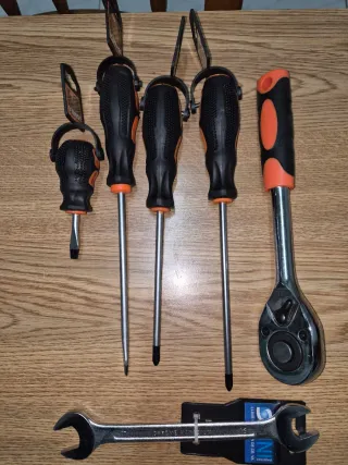 Lote de herramientas nuevas