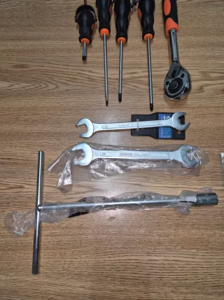 Lote de herramientas nuevas