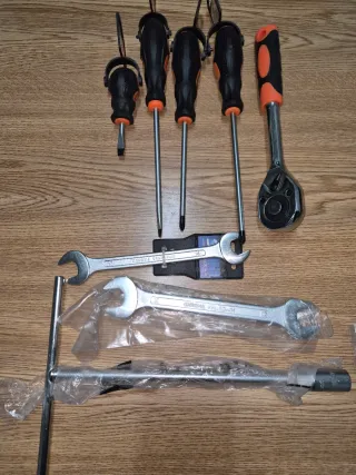 Lote de herramientas nuevas