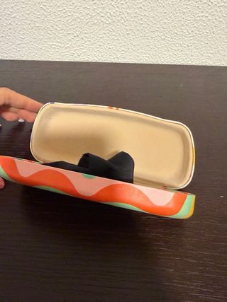 Estuche de gafas con flores