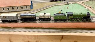 Tren H0 Locomotora + 3 Vagones