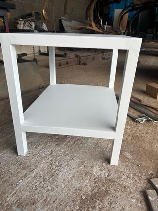 Mesa de hierro con estante