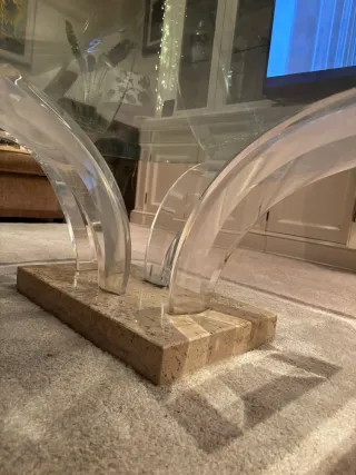 Mesa centro cristal, mármol y metacrilato