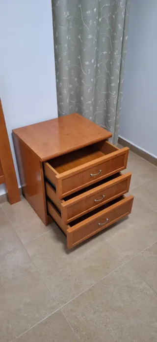 Mesita de noche y cabecero individual de madera