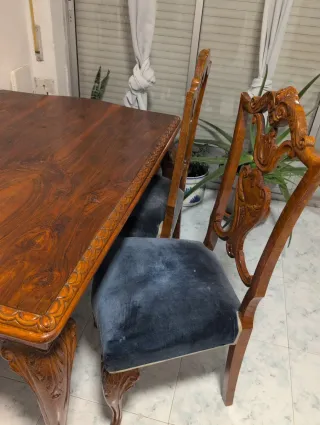 Mesa de comedor con 4 sillas