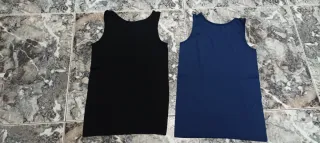 2 Camisetas de tirantes negra y azul sin estrenar.