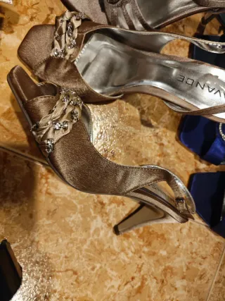 Lote 19 pares sandalias fiesta nuevas marca Avance